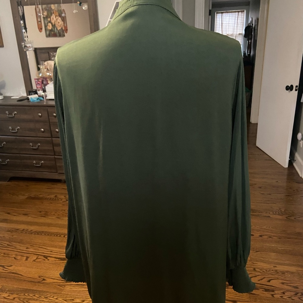 T Tahari Olive Green Blouse with Pleated Design - Picture 7 of 7
